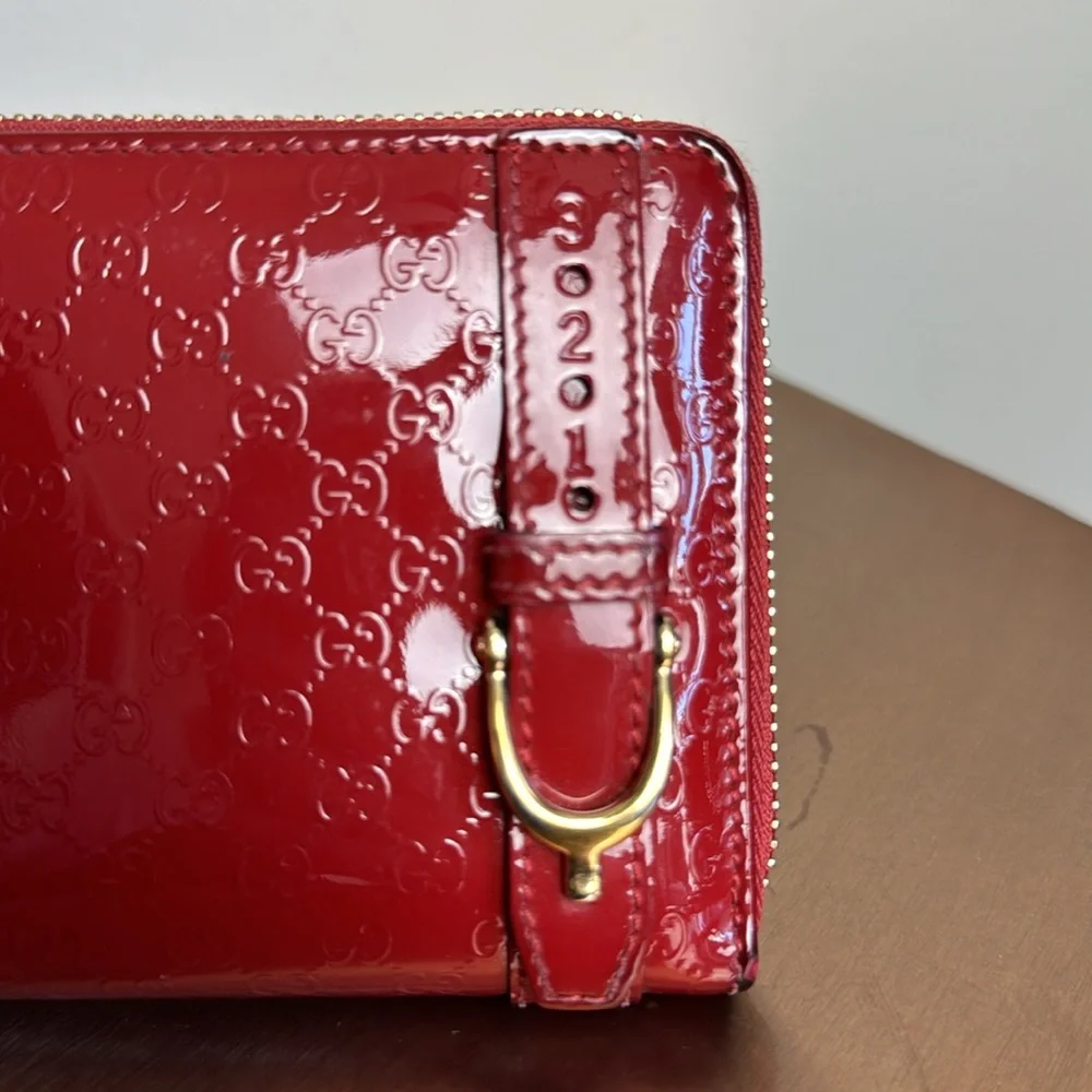 Authentic Gucci zip around long wallet